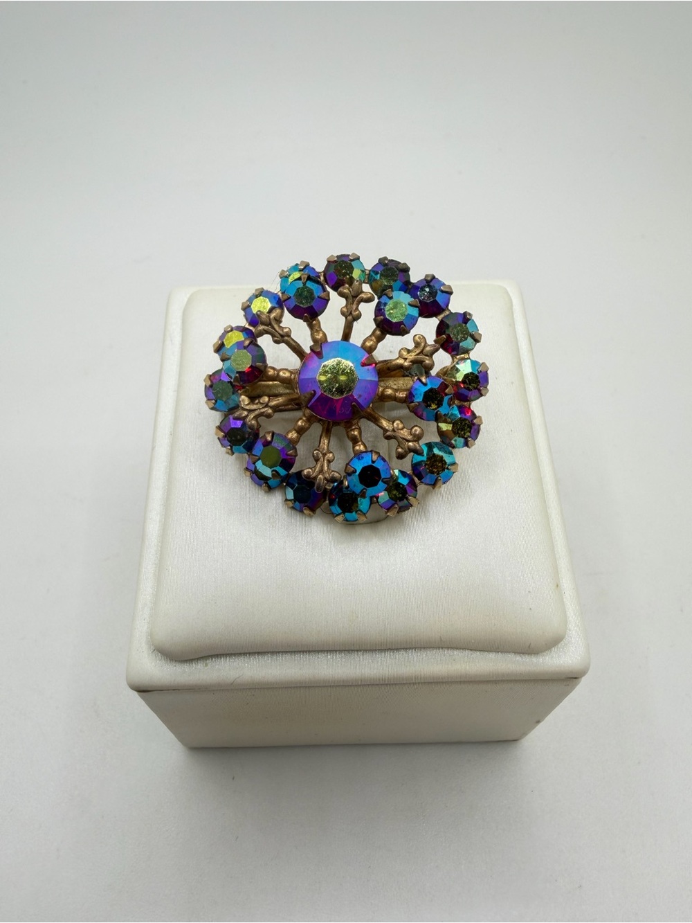 Vintage Aurora Borealis (AB) starburst, antiqued gold tone brooch/pin!‎